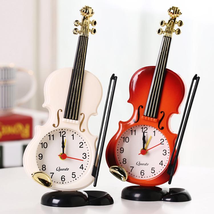 R1622 Cartoon Couple Robot Alarm Clock - Silent Movement, Battery-Operated for Student Bedrooms