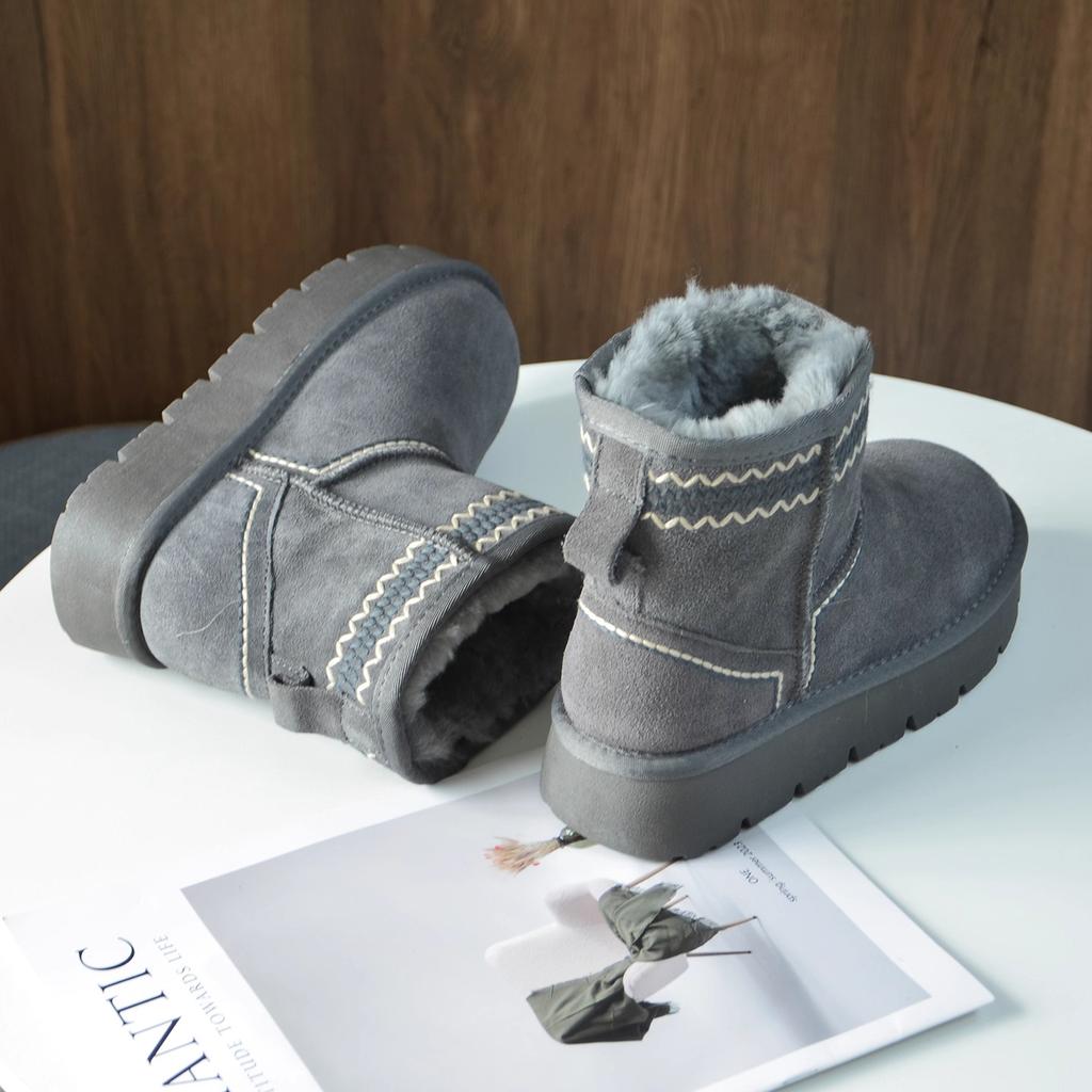 Thick-soled Snow Boots Women's Fleece Thickened 2025 New Ethnic Style Embroidered Outdoor Short Boots Northeast Non-slip Cotton Shoes