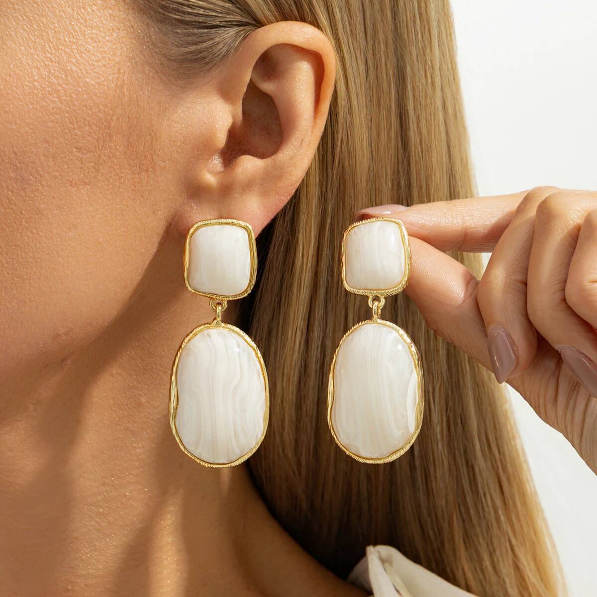 SHIXIN Vintage Red/White Resin Acrylic Oval Pendant Earrings Women Simple Geometry Drop Earrings New Year Jewelry Accessories