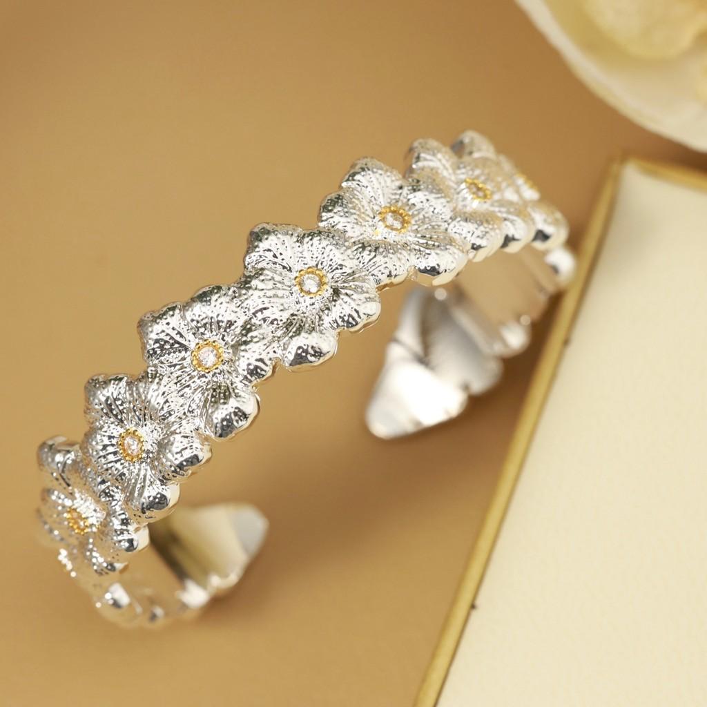 Italian High-end Jewelry Brand Retro Palace Wind Belt Diamond Brushed Four Leaf Clover Shell Agate Jade Bangle 18k Thick Gold Color Separation