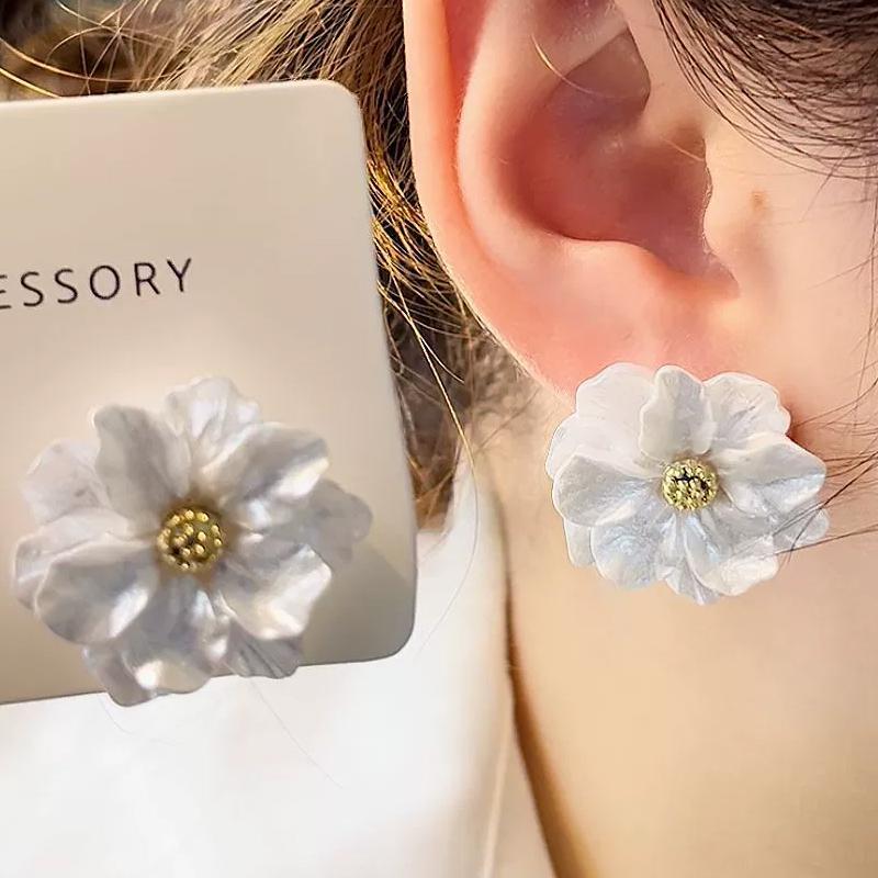 Multicolored Acrylic Flower Stud Earrings for Women Geometric Personality Folding Flowers Ball Gardenia Ear Jewelry Gift