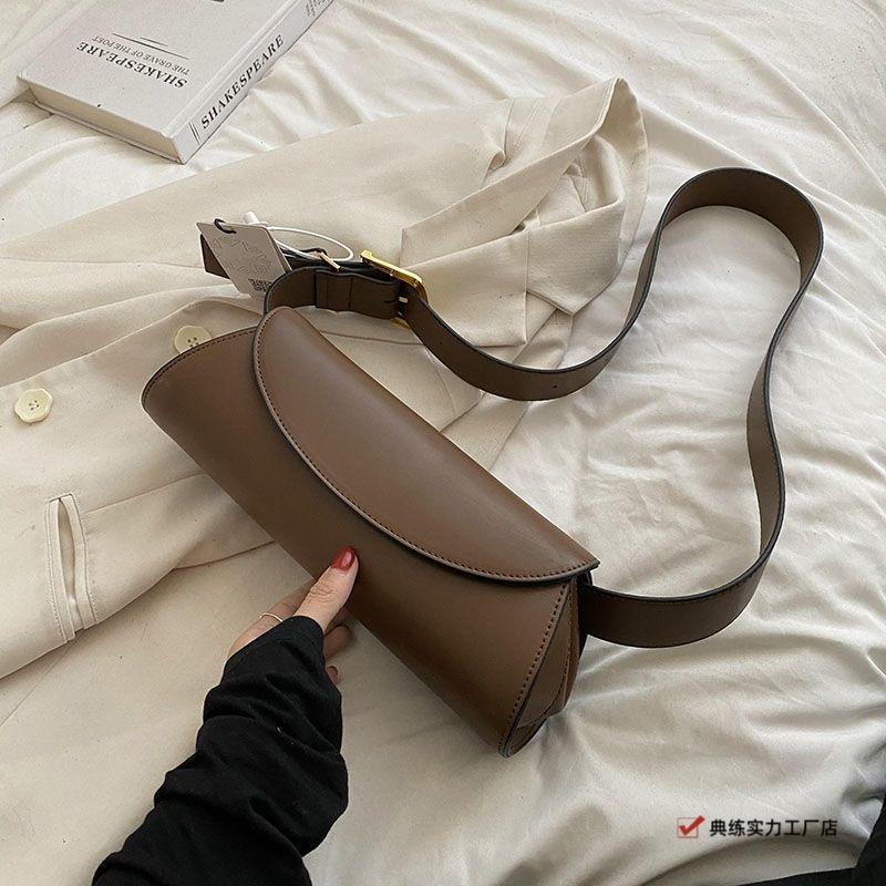 Premium French niche underarm bag women's autumn and winter new fashion retro cylinder bag shoulder baguette bag