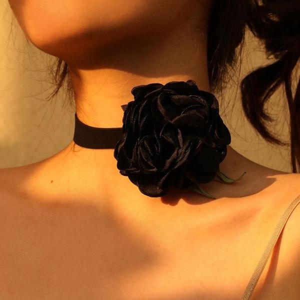 Temperament Romantisk Stor Rose Blomma Halsband Bred Svart Sammet Choker För Kvinnor Mode Hals Smycken Fest Present Hals Smycken
