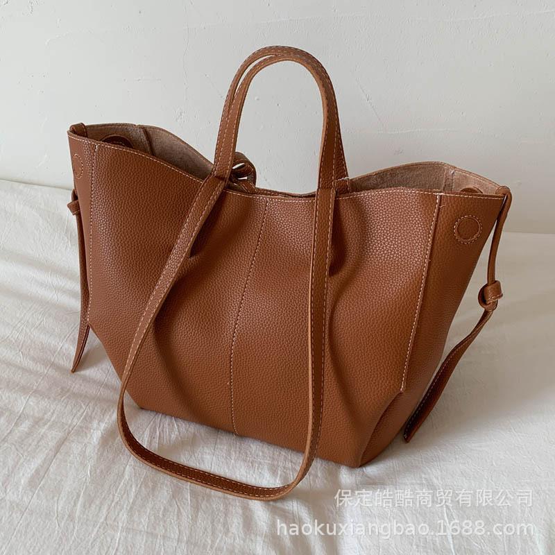 Premium sense niche bag women's 2025 new fashion shoulder bag large capacity tote bag Maillard commuter bag