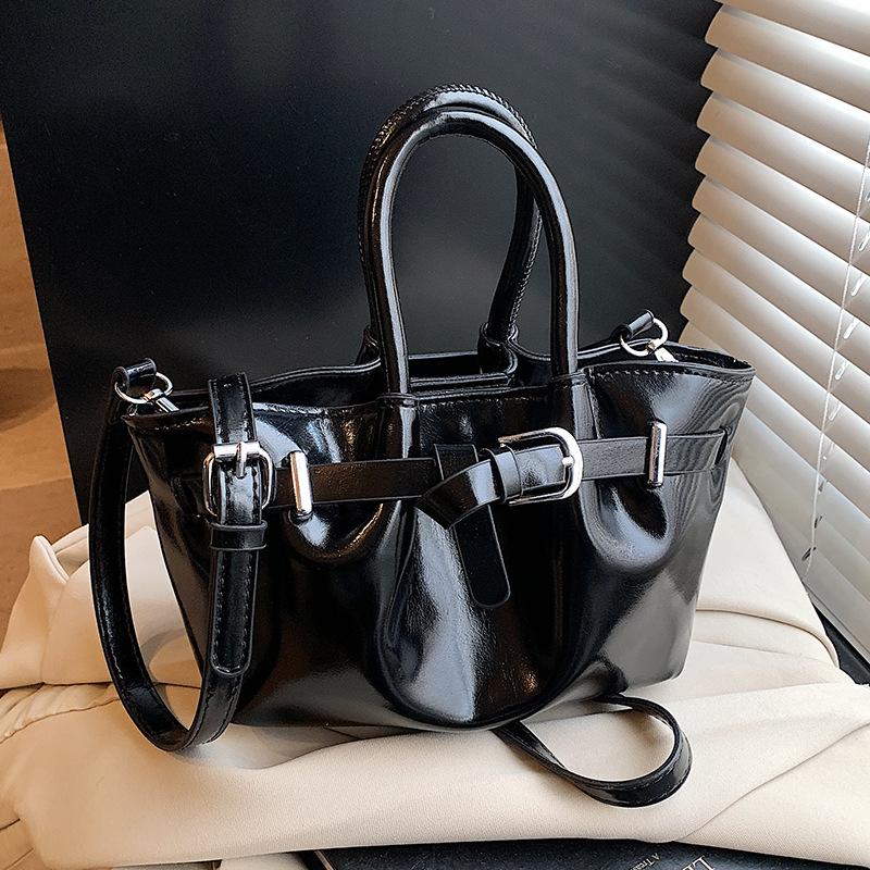

Korean version trendy hand bucket bag new 2025 spring niche fashion shoulder bag premium messenger bag белый
