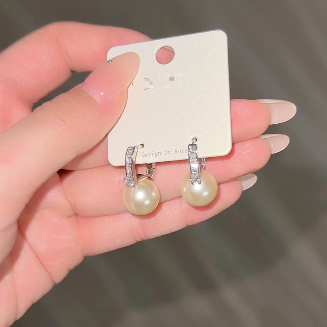 Sparkling Geometric Pearl Diamond Ear Cuff Earrings - Luxurious Elegance for Noblewomen