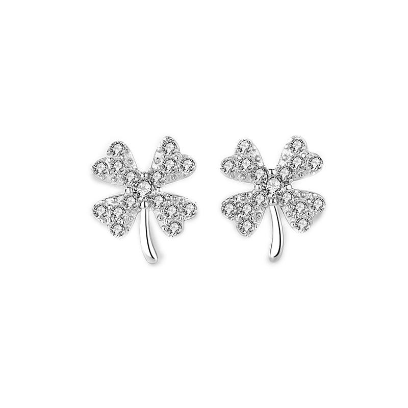A Pair Of Lucky Four-Leaf Clover Compact Stud Earrings Full Of Diamonds Korean Version Has A Simple Temperament Compact And Fresh New Earrings