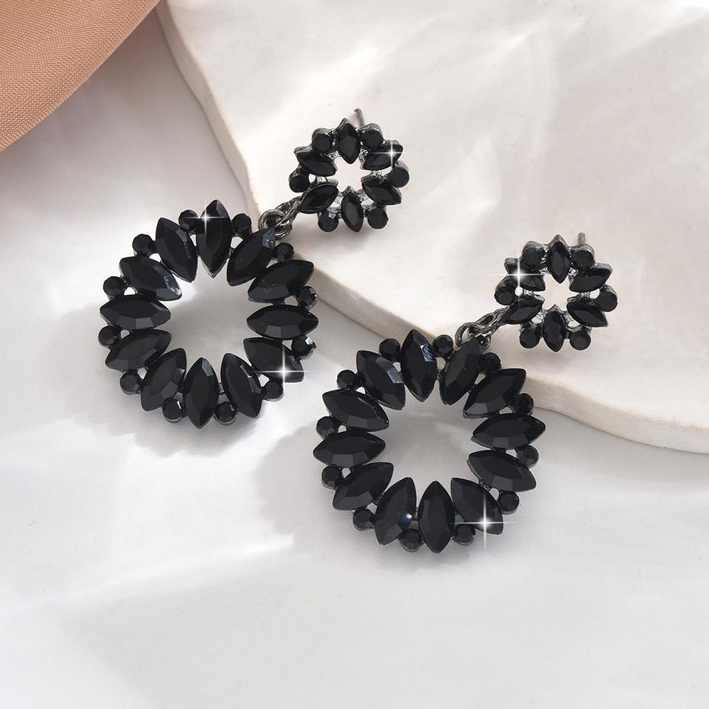 New Irregular Crystal Women's Earrings Fashion Temperament Banquet Accessories Daily Wear Stud Earrings