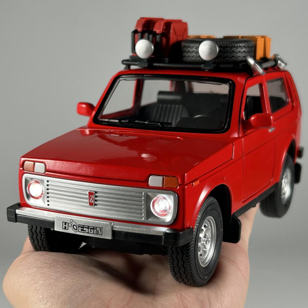 1:24 Russian LADA NIVA WILD VERSION Off Road Vehicle Alloy Metal Diecast Model Car Desktop Display Collectible Ornament Holiday