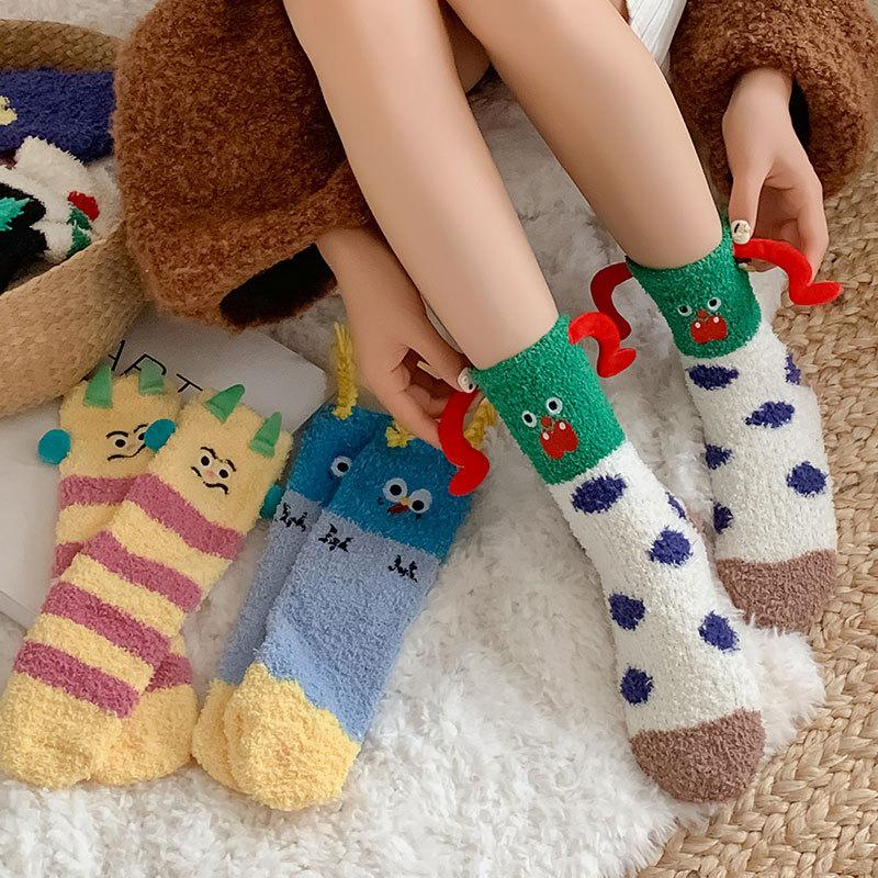 Niedliche Plüschsocken für Damen im Winter, Verdickte und warme Korallenplüsch-Haus-Halbwadensocken, Plüsch-Bodenschlafsocken