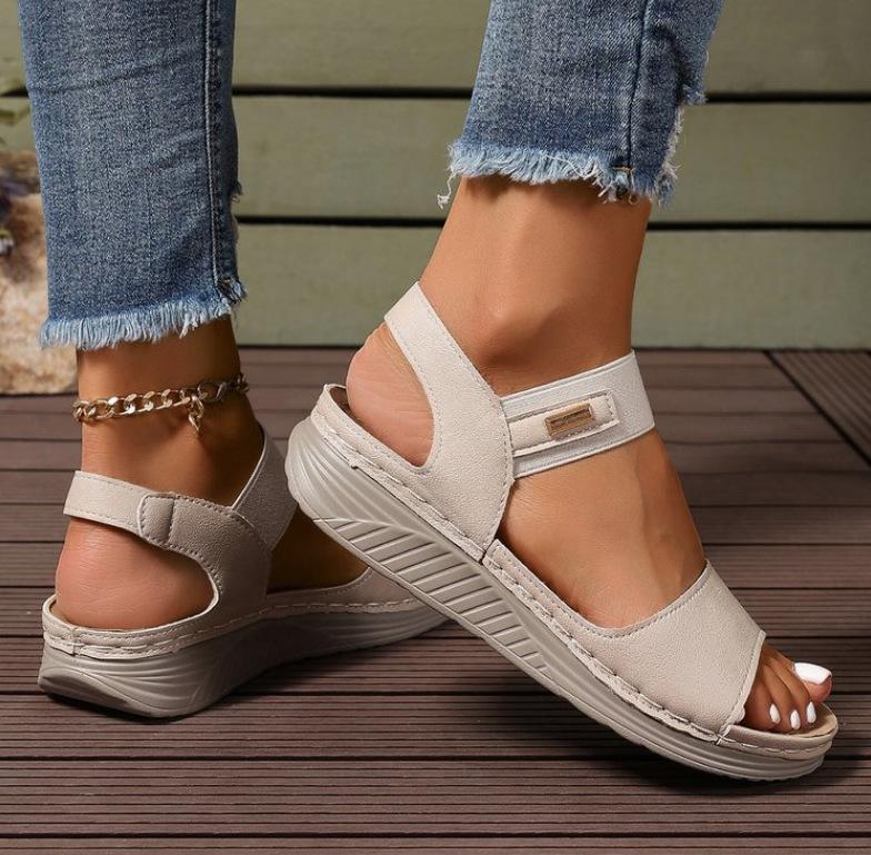 

Большие размеры плоские сандалии женские лето 2025 новый ретро удобный слово с повседневными сандалиями женские 43