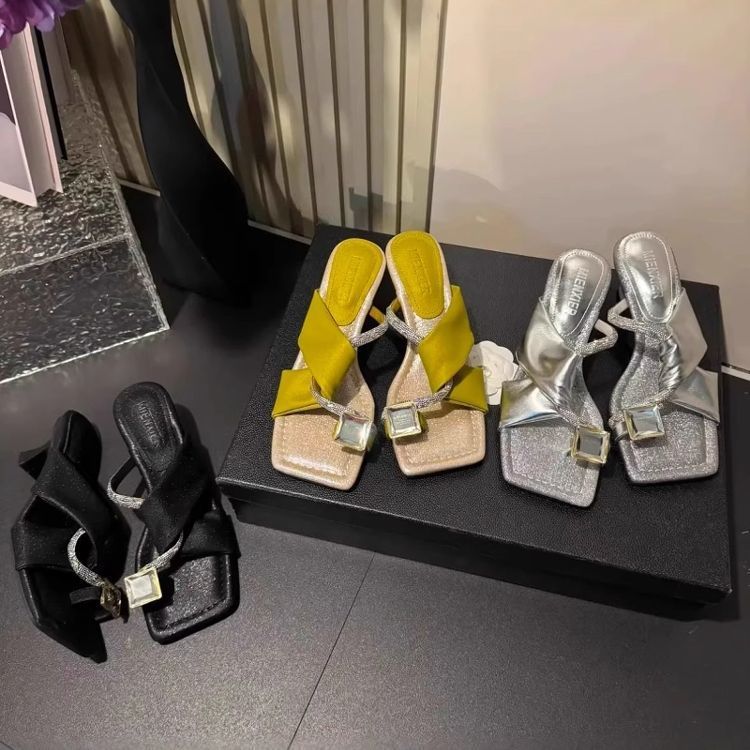 Square head rhinestone toe thick heel cool slippers outer wear 2025 new item extraordinary French temperament word silver sandals women