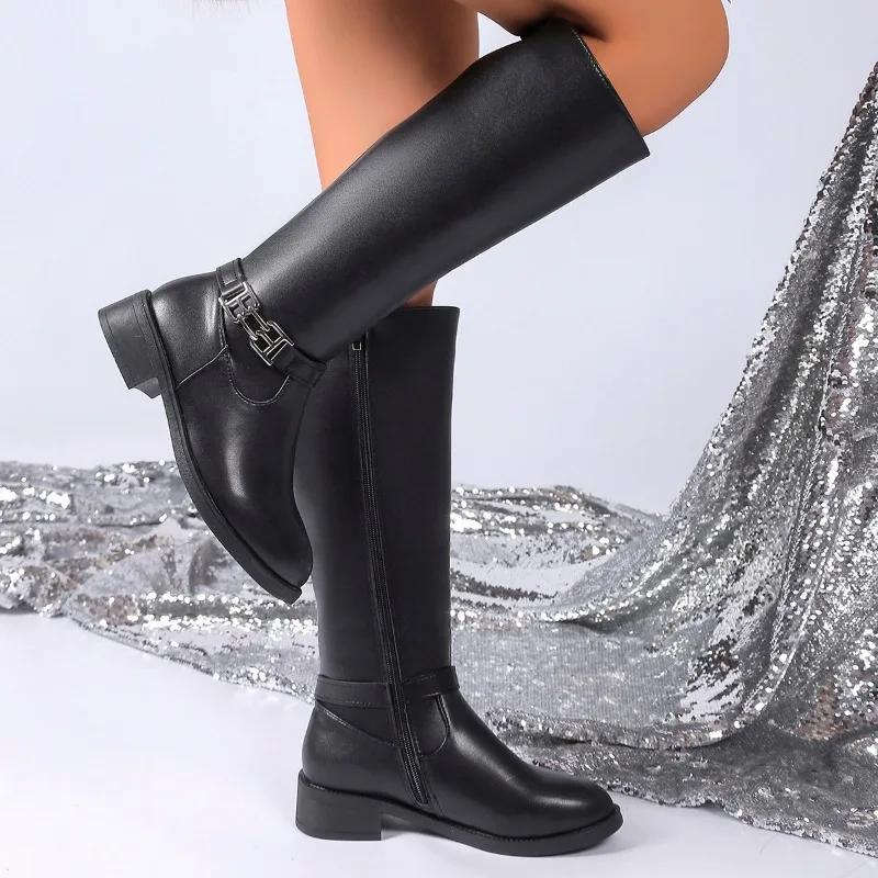 Pantofi de damă 2024 Brand Fermoar lateral Cizme pentru femei Moda Decorare metalică Cizme moderne pentru femei Vânzare fierbinte Cizme cu vârf rotund până la genunchi