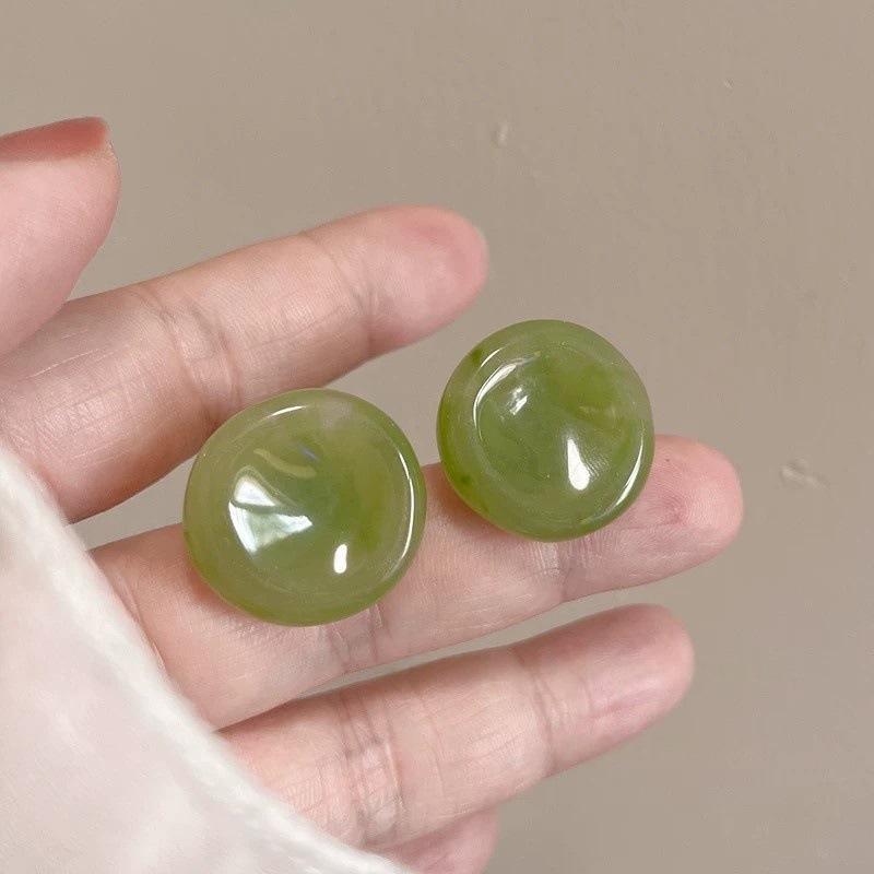 

Summer small fresh tea geometric circle stud earrings retro Hong Kong style versatile temperament round button earrings women s earrings зелёный
