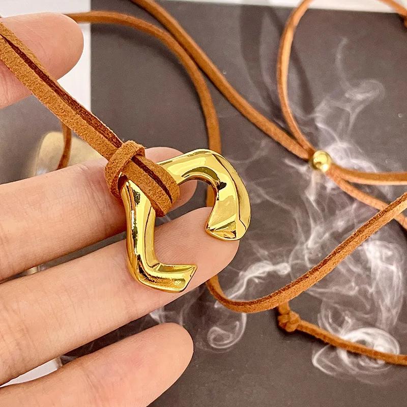U-Shaped Horseshoe Metal Pendant Necklace Female Niche Design Coffee Colored Leather Rope Long Sweater Chain золотой