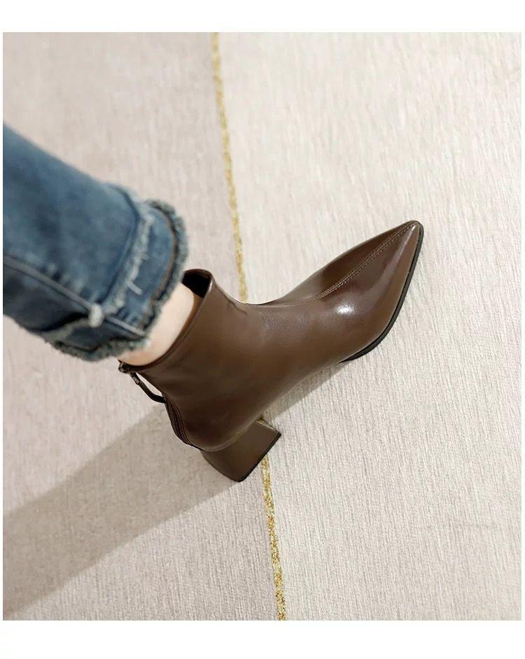2025 Autumn/Winter French Retro Pointed Chunky Heel Chelsea Ankle Boots