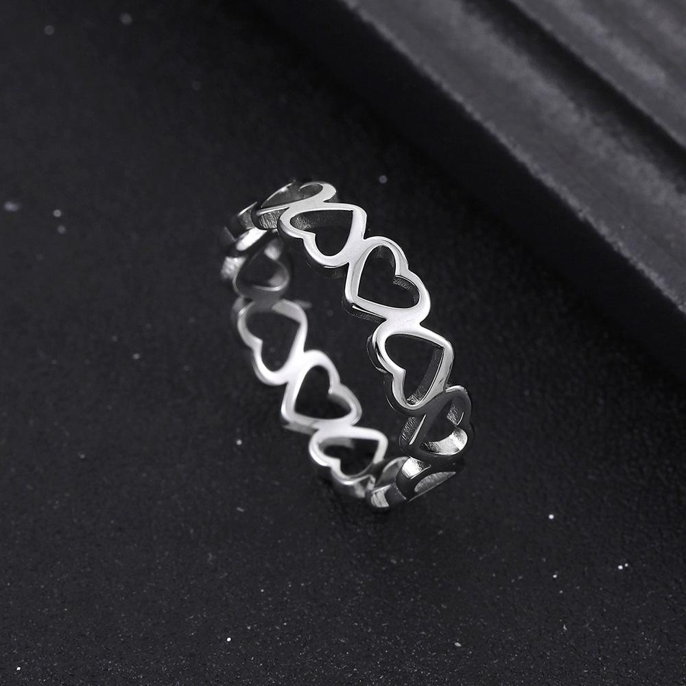 Bague en Titane avec Design de Cœur Creux en Acier Inoxydable