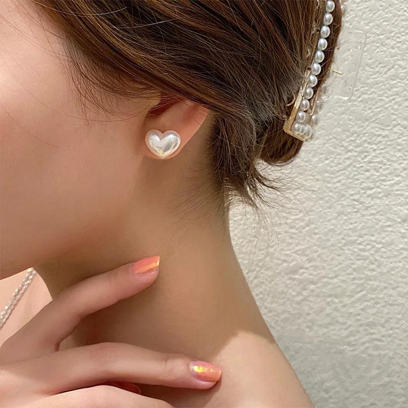 Heart Pearl Earrings for Women Jewelry Making Cute Romantic Earrings Elegant Fashion Minimalist Style Stud Earrings for Women