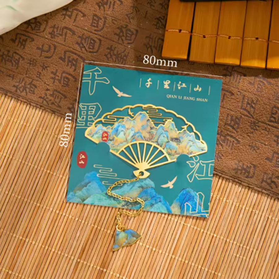 

4 styles Fan shaped hollowed out bookmark with high aesthetic value belongs to the category of exquisite bookmarks for students