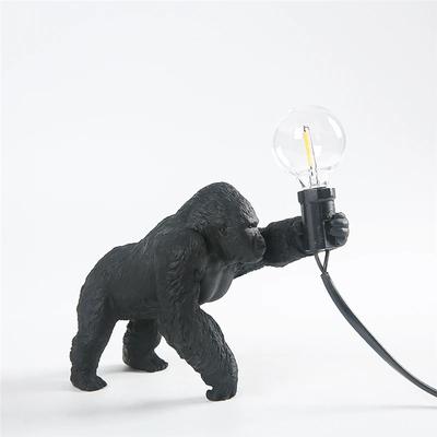 Lampe de table moderne en forme de mini gorille, en résine, mignonne, idéale pour la chambre d'un enfant ou comme décoration de table de chevet, idéale comme cadeau de Noël