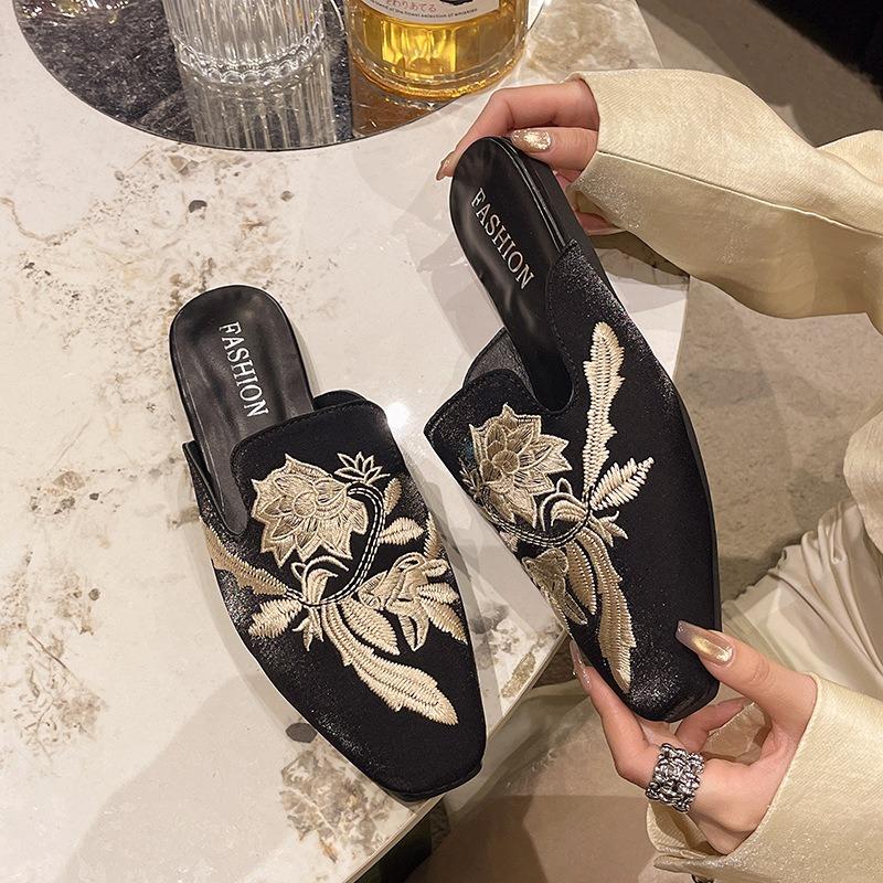 New Chinese-style Baguette Embroidery Flower Flip-flops, Flat-bottomed, Retro Half-trousers Women's Shoes