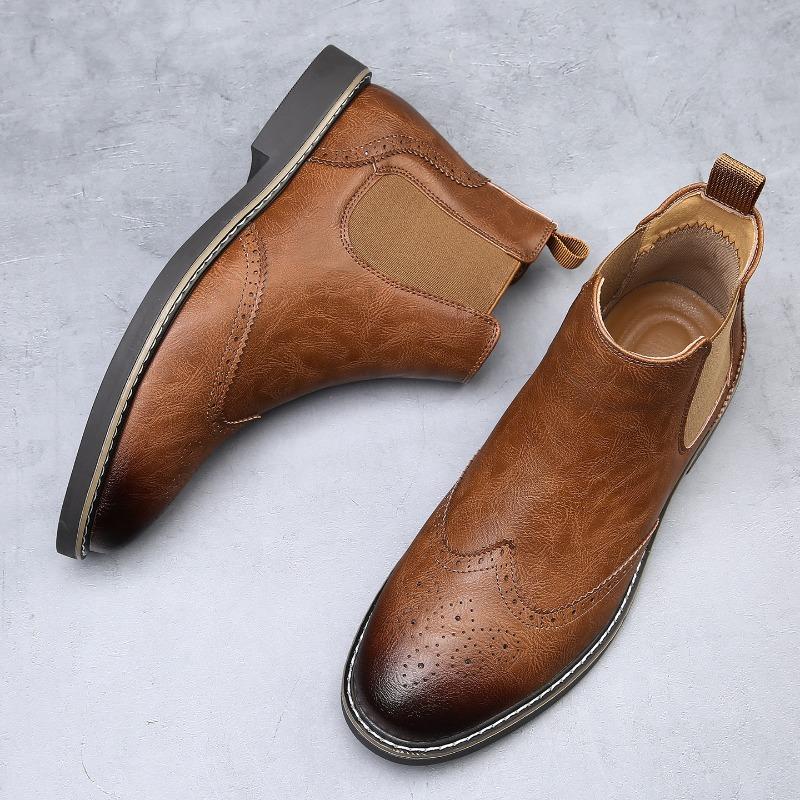 Boots Men's Carved Short Boots Soft Leather Retro High-top Men's Leather Boots Autumn and Winter Velvet Martin Boots