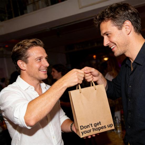 5 Stück Quadratbodenbeutel Mittlere Größe Dickes Papier Geschenktüten mit Henkeln Weihnachten Büropartys Geschenktüte