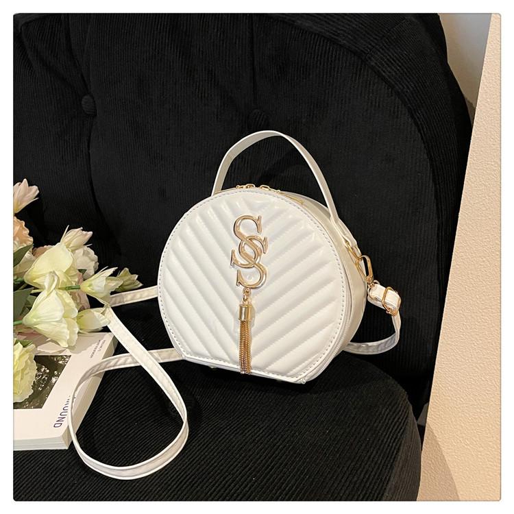 

Beautiful personalized letter bag casual simple messenger women s bag 2025 new trend shoulder bag small square bag белый