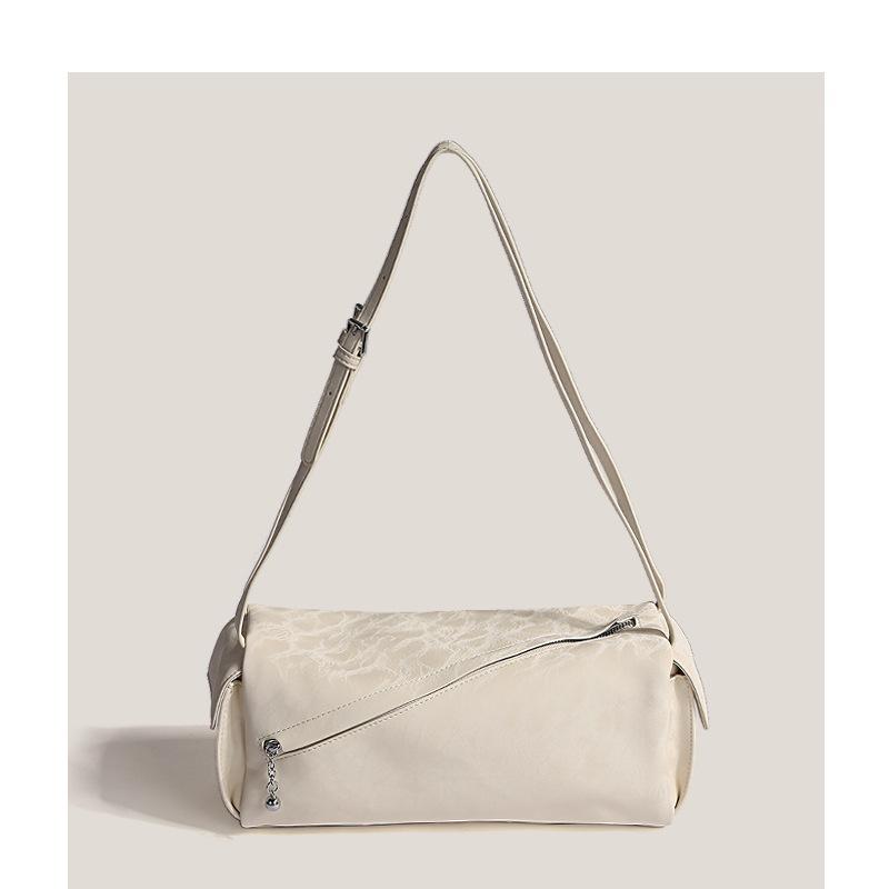 French-style portable commuter large-capacity bag, 2024 summer new model, simple Boston bag, niche design underarm bag