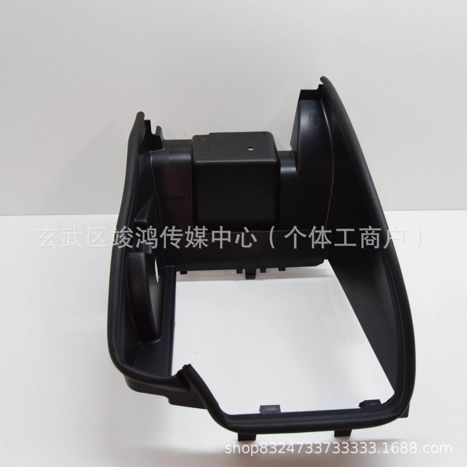 

Applicable Left Spoiler for 14 Range Rover (Part #LR044392) 1:1 scale