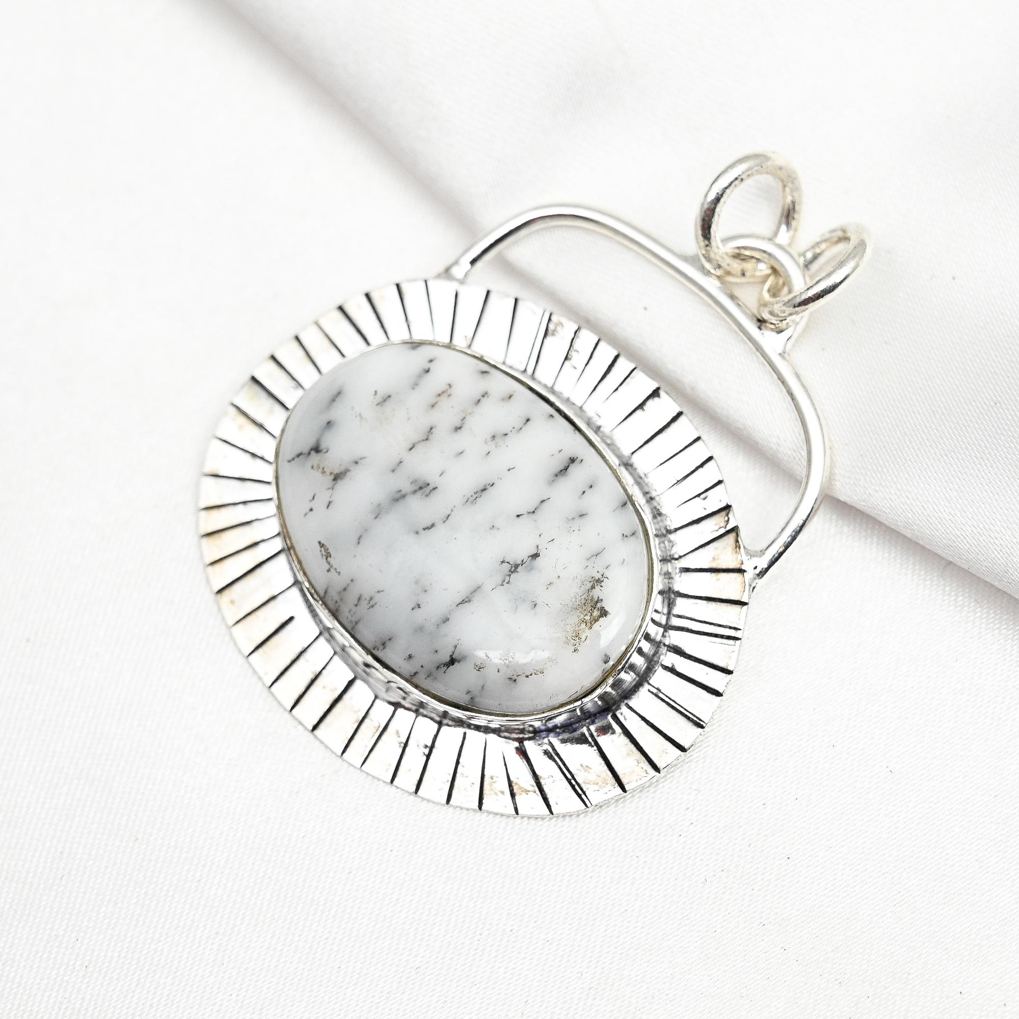 

Подвеска с опалом и дендритом, ювелирные изделия из стерлингового серебра 925 пробы, ювелирные изделия ручной работы, подвеска с камнем по дате рождения, подарок для него 2.13 Inches белый