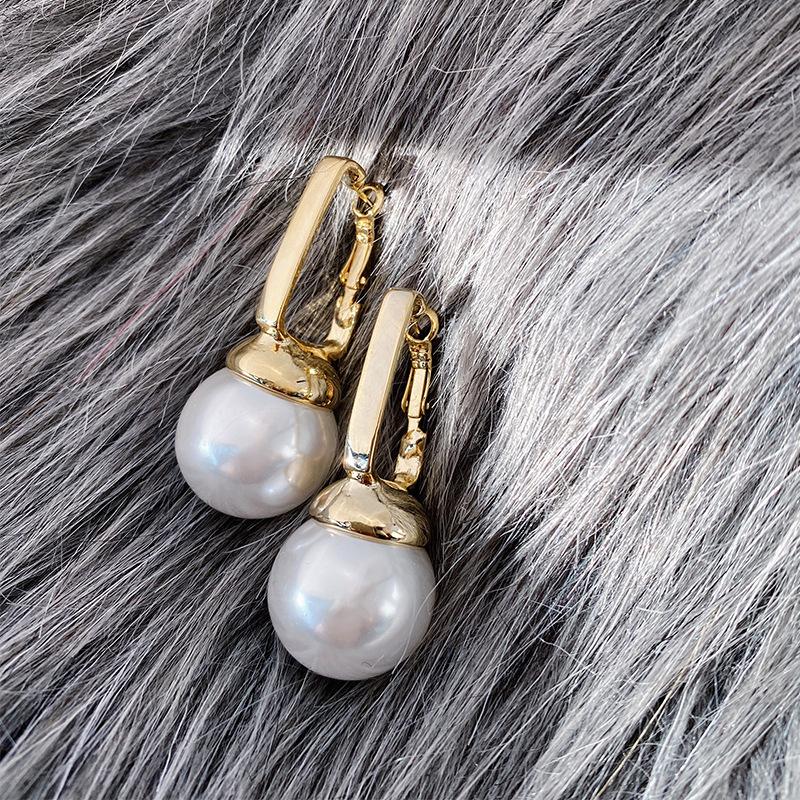 Simple Square Buckle Pearl Earrings, Exaggerated Cold Wind Temperament Earrings, Earrings.