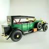 1:24 Retro Phantom Classic Car Model, Simulated Sound and Light, Four-wheel Shock Absorption, Front Wheel Steering