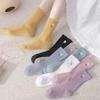 No-pressure daisy flower embroidery socks