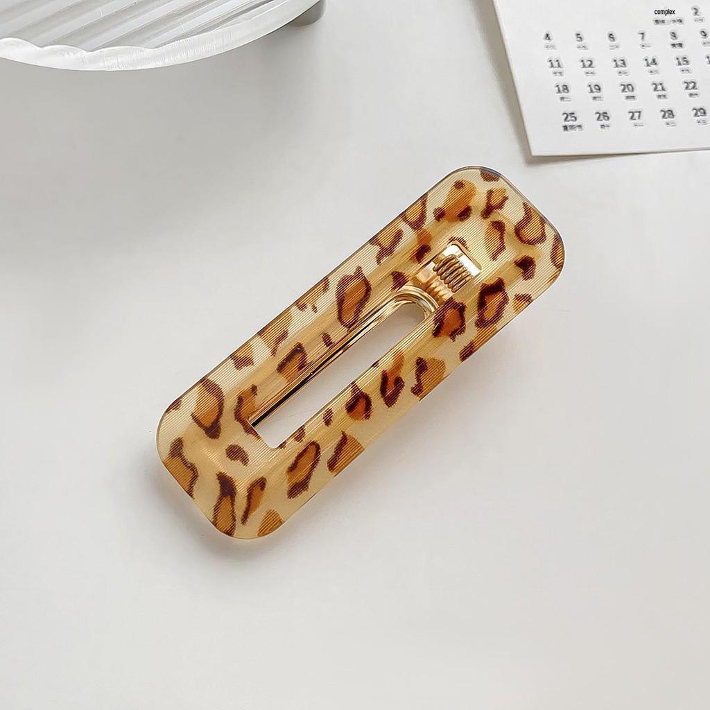 Barrette à cheveux en acrylique imprimé léopard: Barrette à frange rétro haut de gamme pour femmes