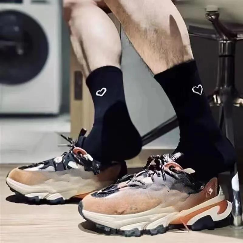 Kvinner Ensfarget Kjærlighetshjerte Svart Hvit Sports Korte Sokker Mote Søte Dame Jente Ankelsokker Lav Tube Båtsokker