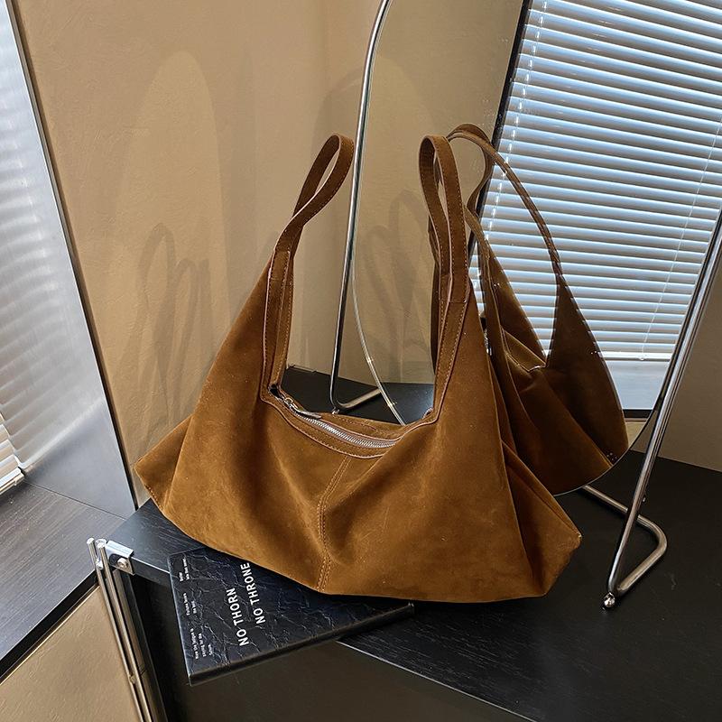 Large Capacity Bag Women's Autumn and Winter Matte Retro Shoulder Messenger Bag Commuter Dumpling Bag