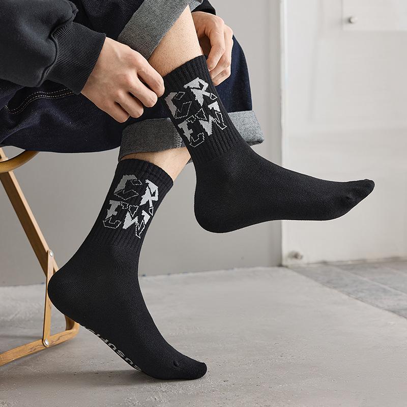 Men Autumn New Black and White Match Color Trend Letter Sports Sweat Absorption Breathable Boneless Tube Socks