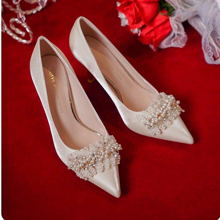 

Женские туфли-лодочки на высоком каблуке с квадратной хрустальной пряжкой 2024 Элегантные шелковые туфли на тонком каблуке Свадебные туфли Женские туфли-слипоны с острым носком для платья 39