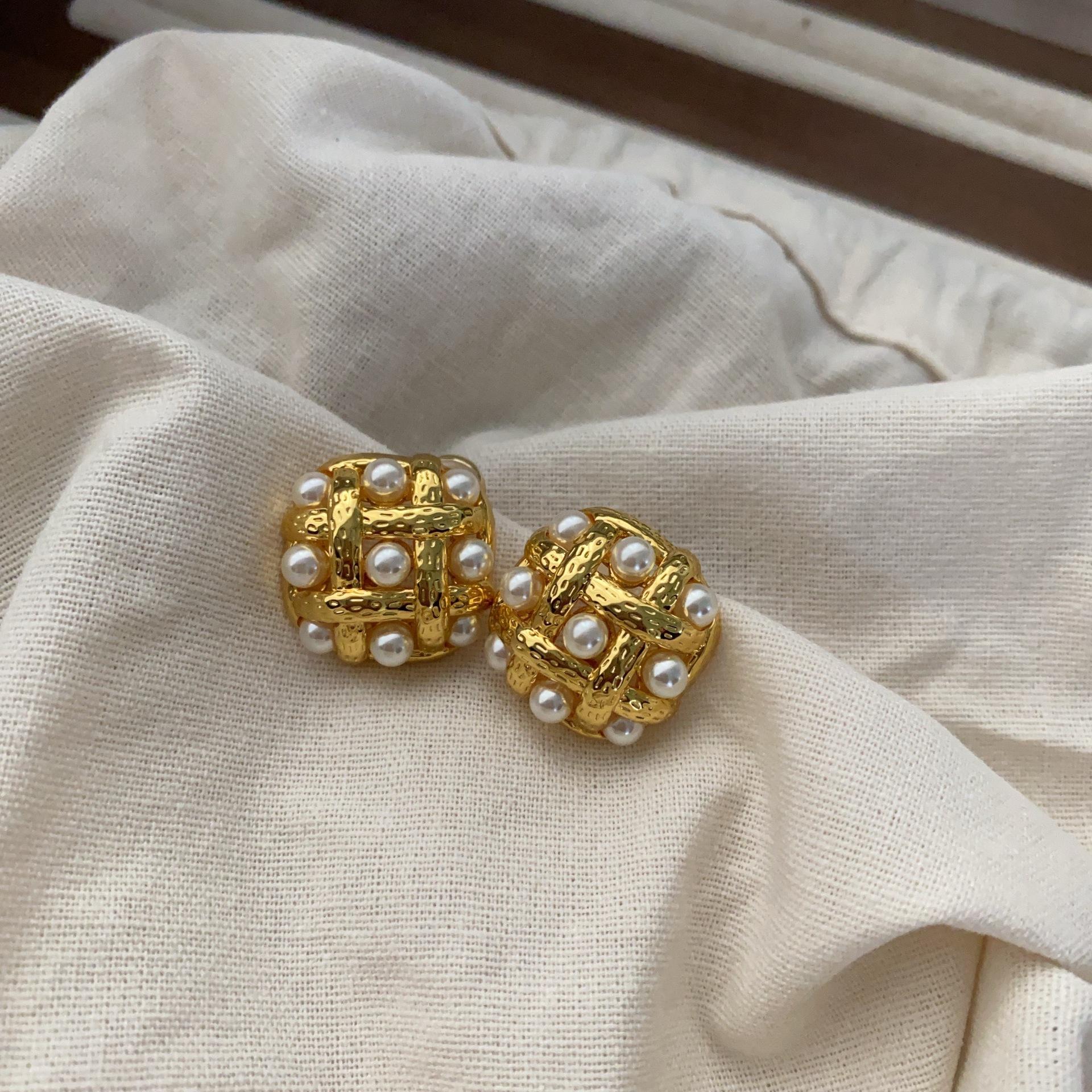 French Retro Antique Temperament Fashion Pearl Woven Square Stud Earrings Exquisite Personality Niche Design Earrings Women