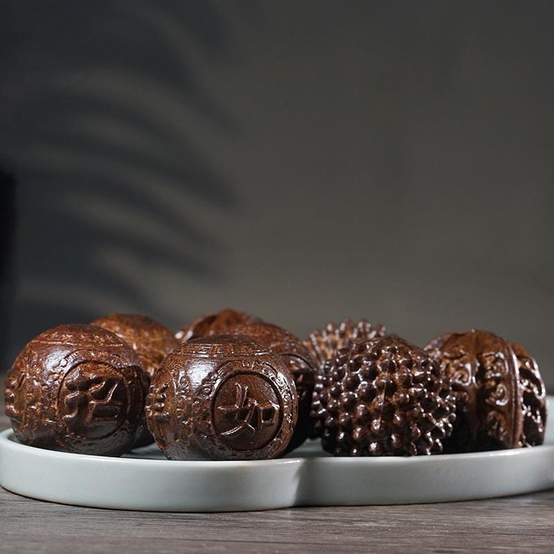 1Pair Sandalwood Handheld Ball Relief Walnut Handheld Ball Massage Exercise Healthcare Plaything Hand-Worn Ball