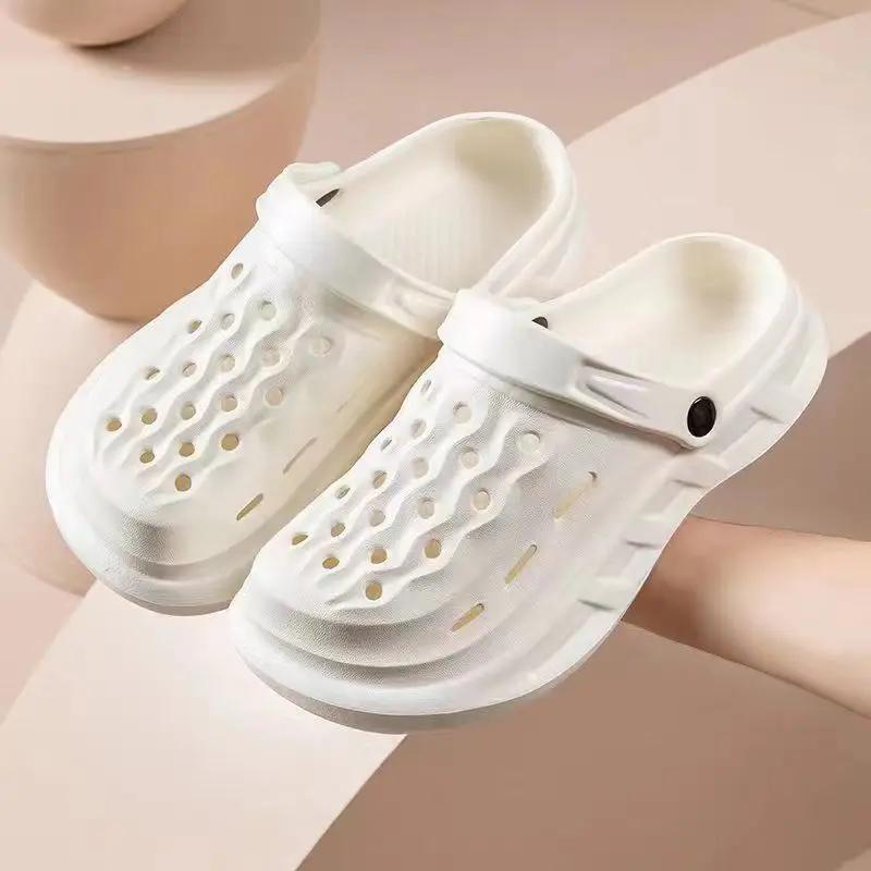 Новые летние женские сандалии на плоской подошве EVA Clogs DIY Cave Shoes унисекс модные сандалии на платформе с отверстиями для пар пляжные тапочки 36-37 белый 1463₽