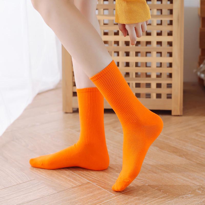 Bonbonfarbene Mid-Calf-Socken: Dünner Stil für Frühling, Sommer & Herbst, Unisex Kniehohe Baumwollsocken, Trendiger Paar-Look Reiner Schwarzer Slouch-Stil.