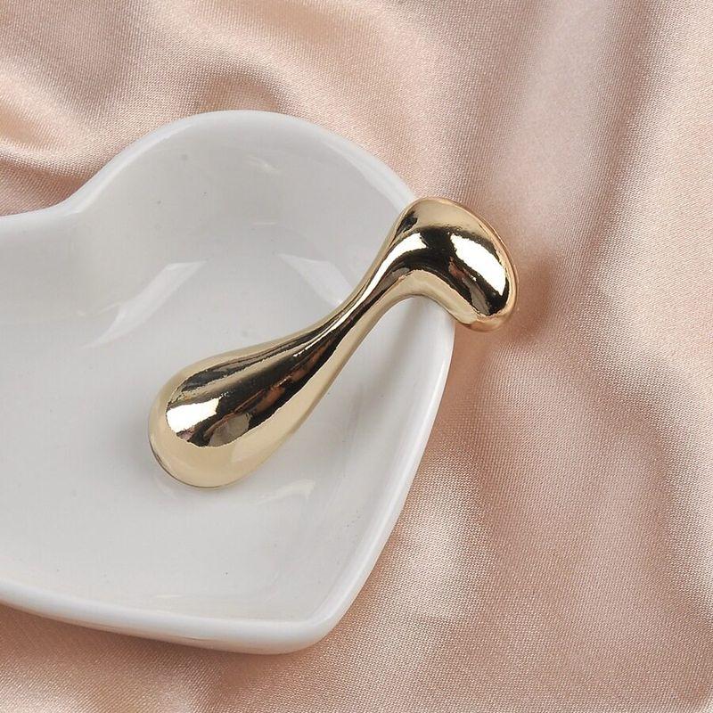 European and American Fashion Wavy Pattern Irregular Brooch High-End Simple Versatile Coat Niche Metal Pin Clothing Accessories