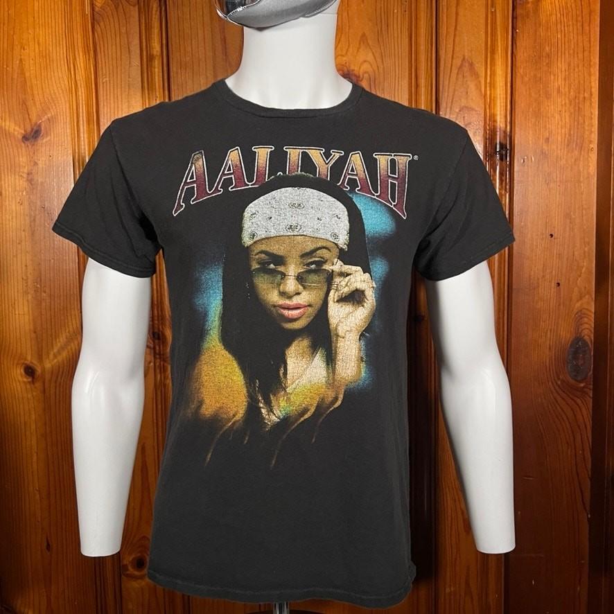 Aaliyah M Y2K Band T-Shirt Black Graphic Regular Unisex T-Shirt