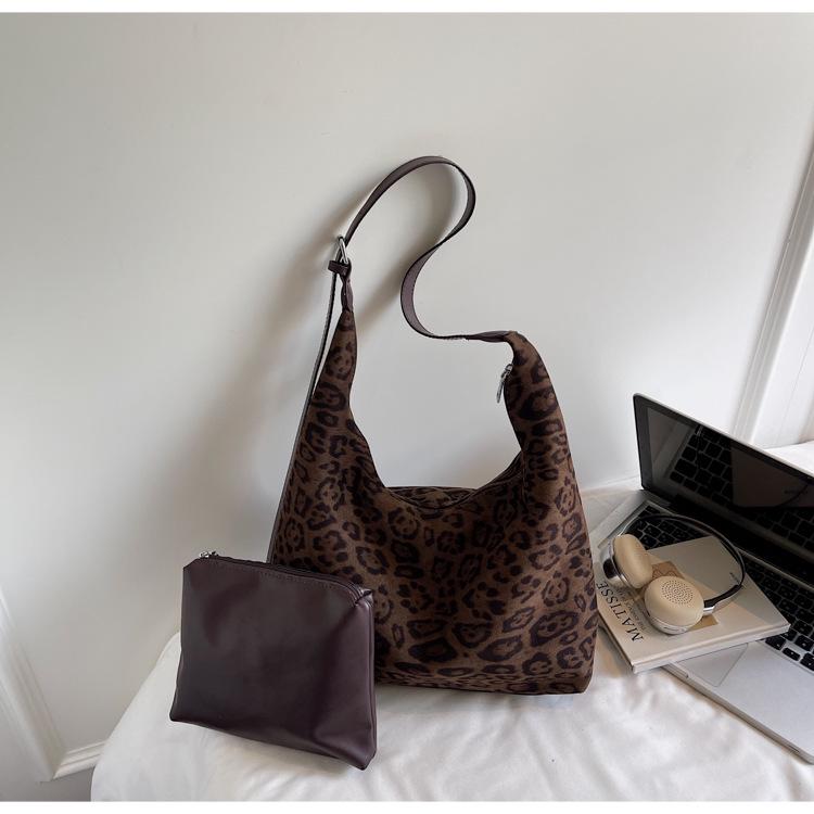Retro Leopard Print Tote Bag - 2025 Autumn/Winter Collection, Large Capacity Shoulder Bag, Stylish Underarm Design for Women