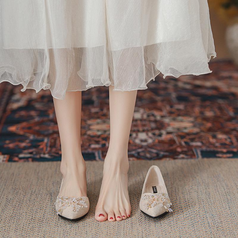 2025 Rhinestone Bridal Flat Shoes for Women - Comfortable Low-Cut Design, Suitable for Xiuhe Wedding Dresses, Ideal for Pregnant Brides.