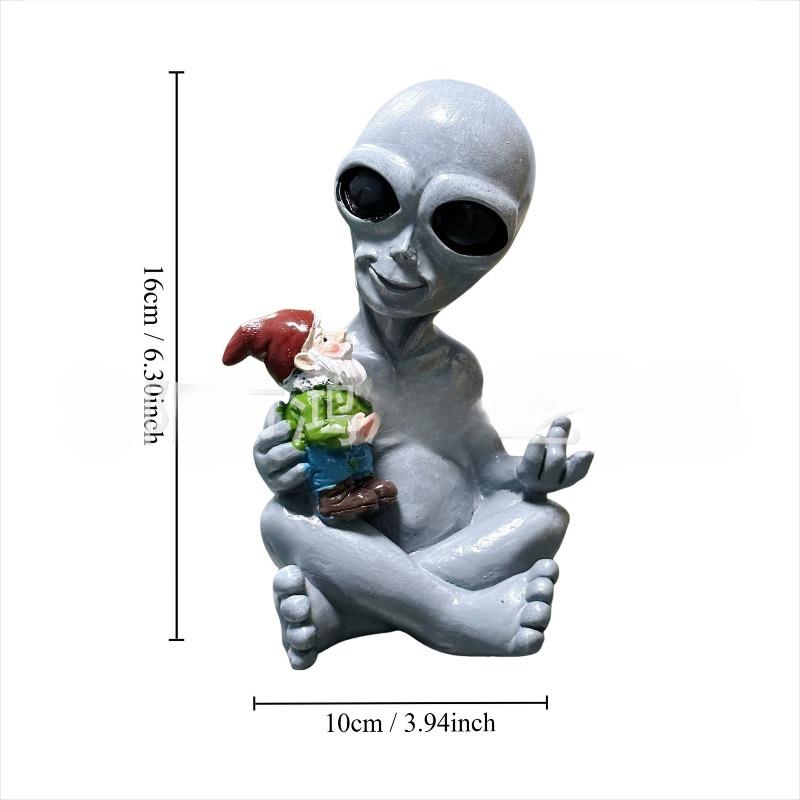 1pc Alien Hug Dwarf Dwarf Garden Elf Ornament Creative Art Design Courtyard Decoration Home Decor