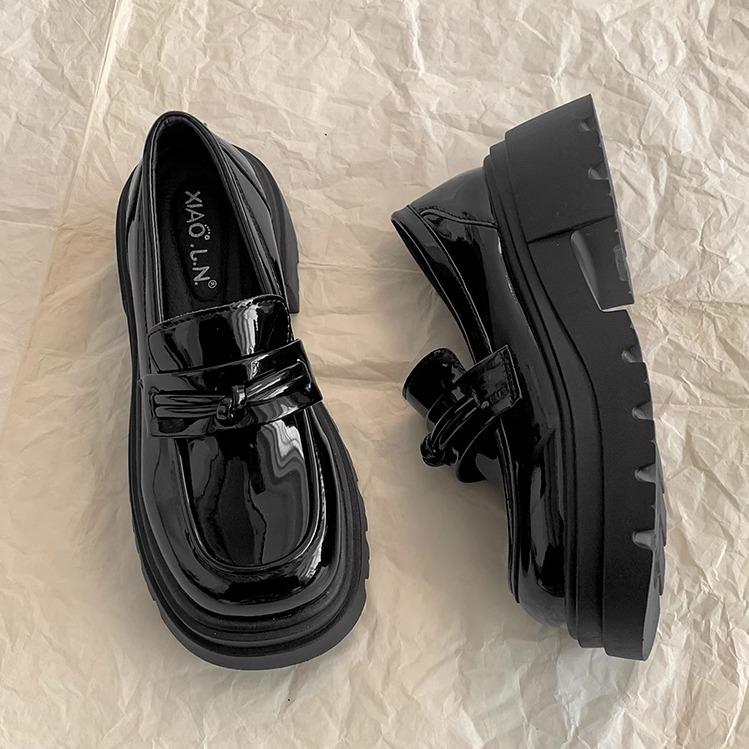 

Black British style retro versatile with skirt platform small leather shoes women s 2025 new spring and autumn one-pedal loafers 40