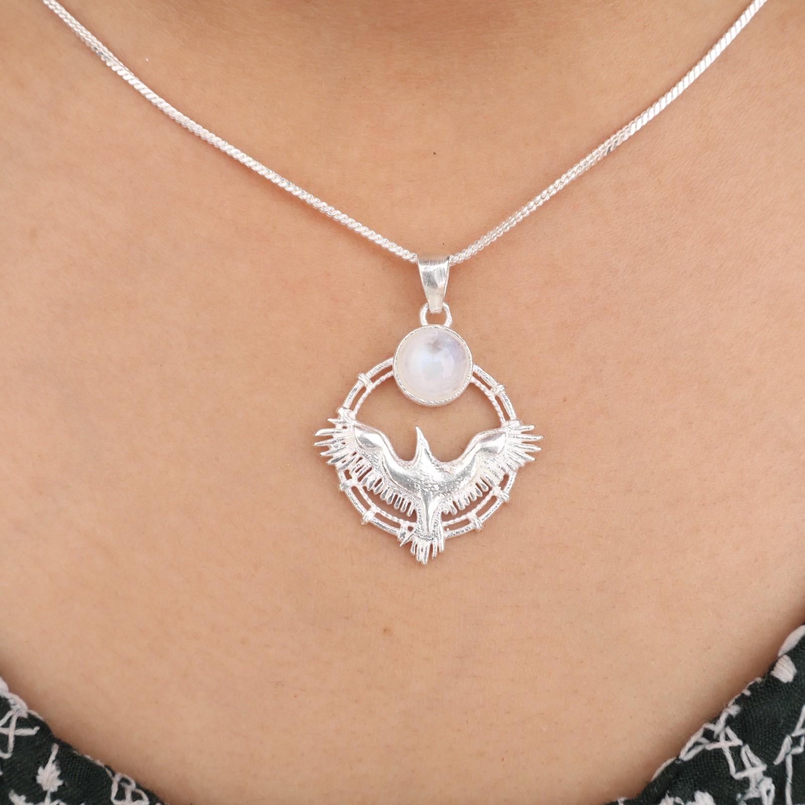 

Натуральный Радужный Лунный Камень Драгоценный Камень 925 Стерлинговое Серебро Ювелирное Изделие Подвеска 1,43 CP-38-24